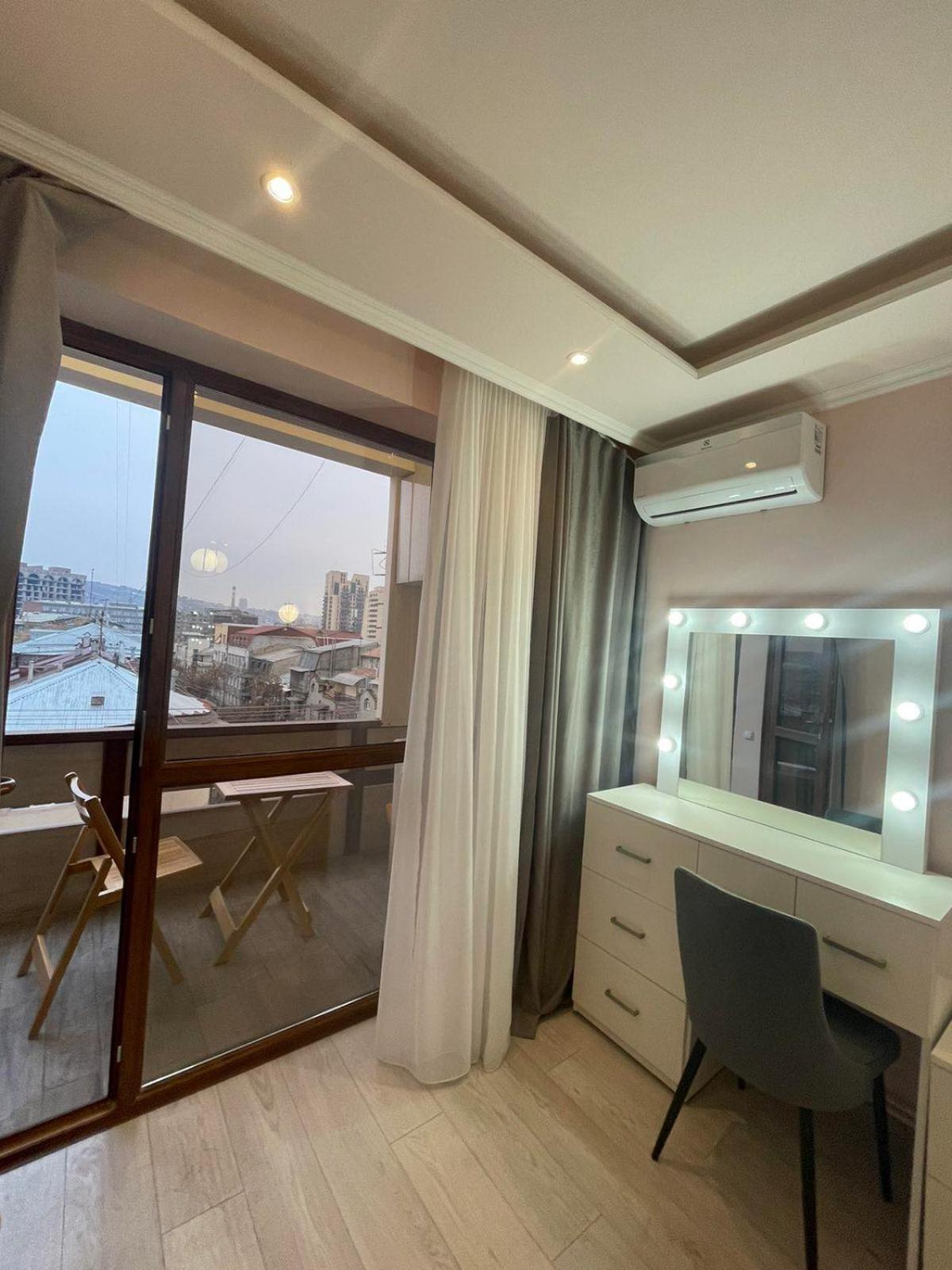 Republic Square Apartment Ереван Экстерьер фото